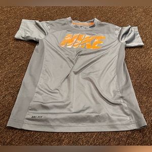 EUC Nike Dry Fit M youth boys tee short sleeve shirt casual active athletic